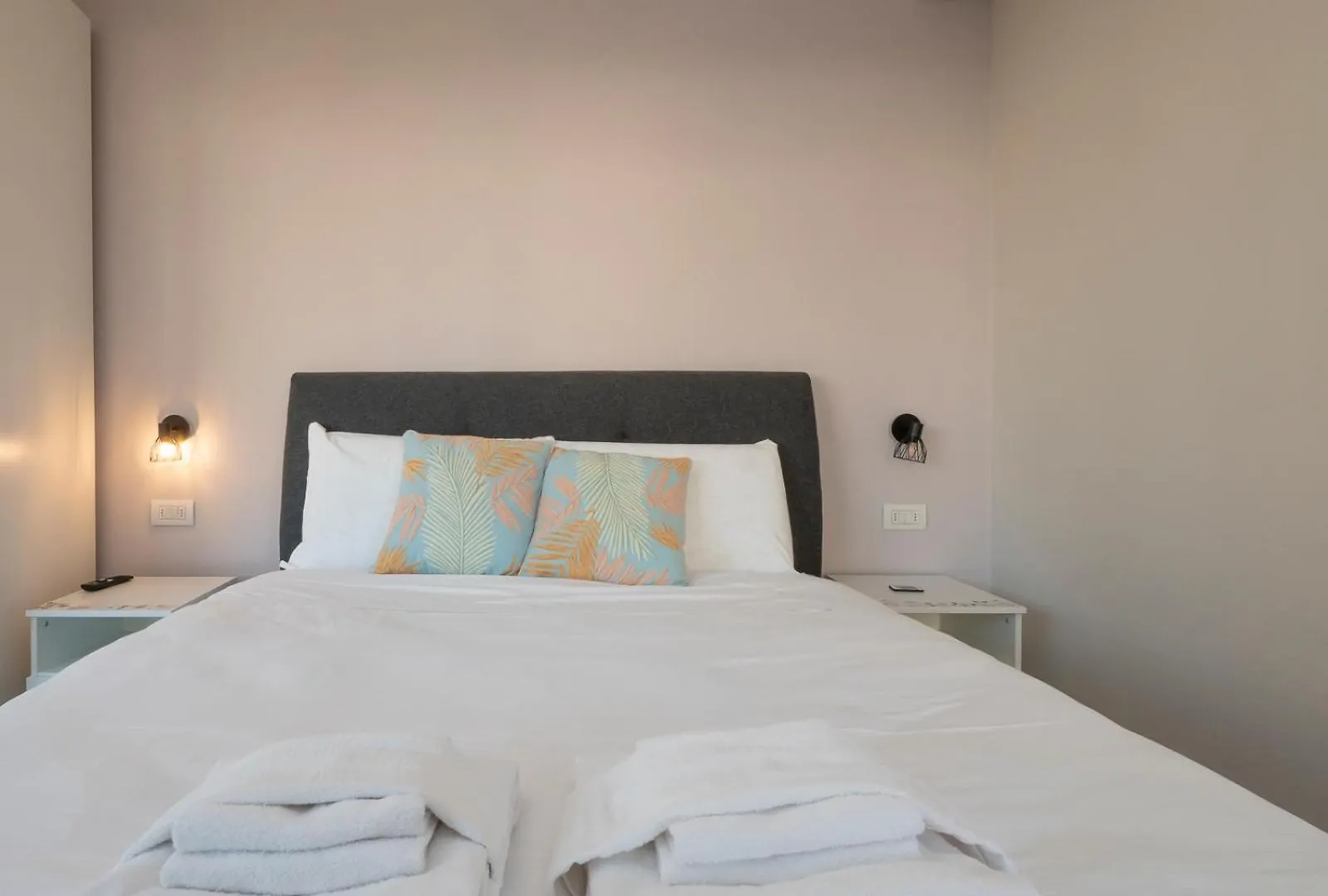 Elegante E Luminoso Appartamento Con Box Auto A Pochi Passi Da Metropolitana M4 Milão Apartamento