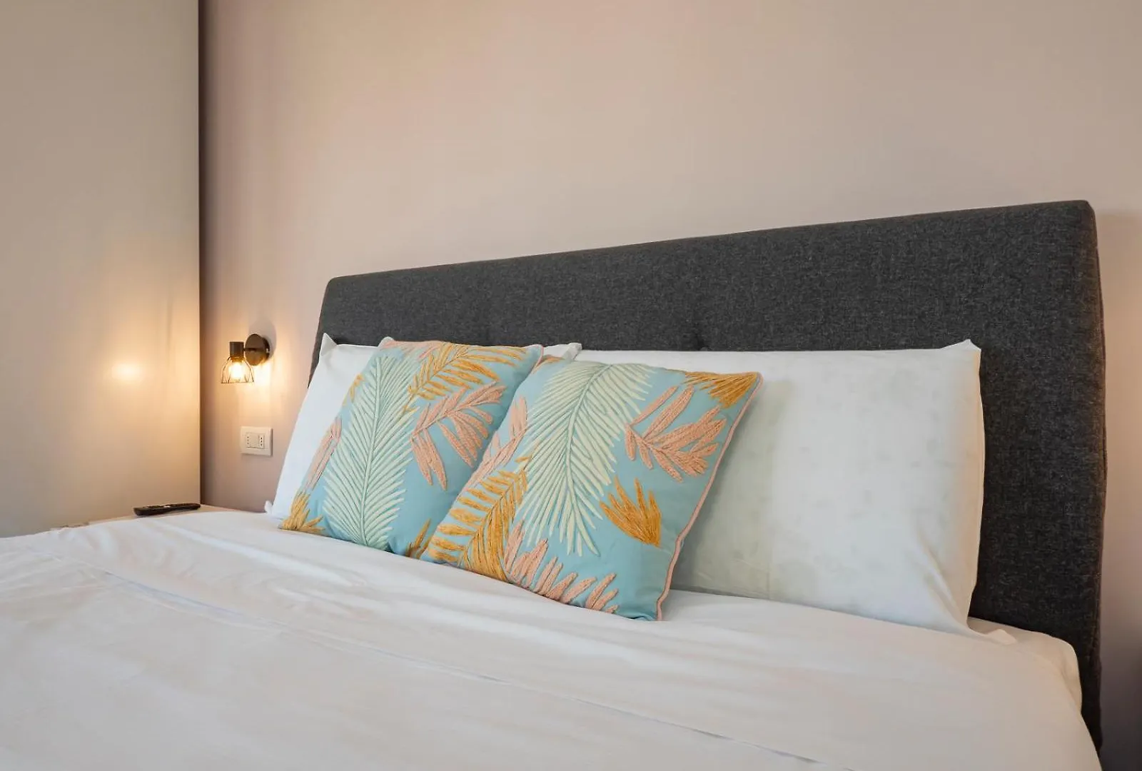 Apartamento Elegante E Luminoso Appartamento Con Box Auto A Pochi Passi Da Metropolitana M4 Milão